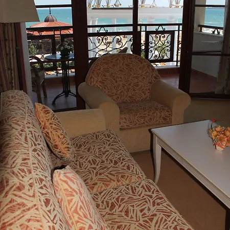 Helena Sands 5*