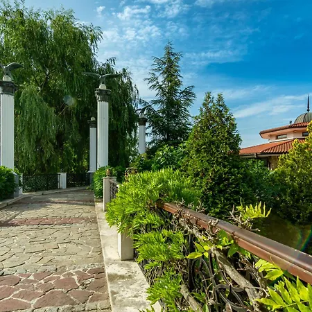 Курортный комплекс Helena Sands