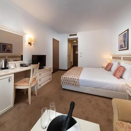 Курортный комплекс Helena Sands 5*